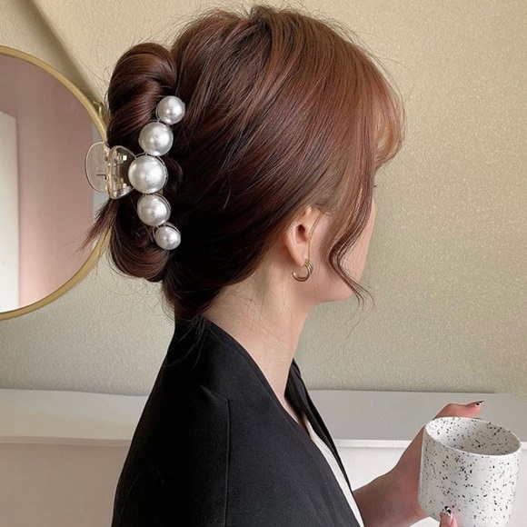 Big Pearl Acrylic Hair Claw - Picture 3 of 4